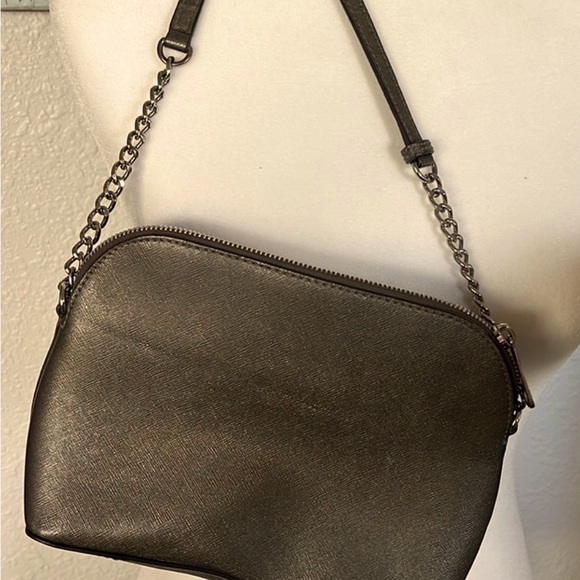 Beautiful MICHAEL Michael Kors Metallic Pewter/Silver Cross-Body Purse/Bag - Picture 4 of 9